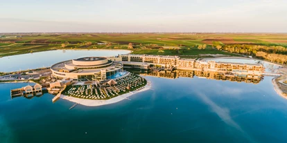 Wellnessurlaub - Umgebungsschwerpunkt: am Land - Gramatneusiedl - Aussenaufnahme - St. Martins Therme & Lodge