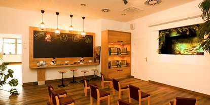 Wellnessurlaub - Umgebungsschwerpunkt: am Land - Gramatneusiedl - Therme_Kinderbereich_Forschungsstation - St. Martins Therme & Lodge