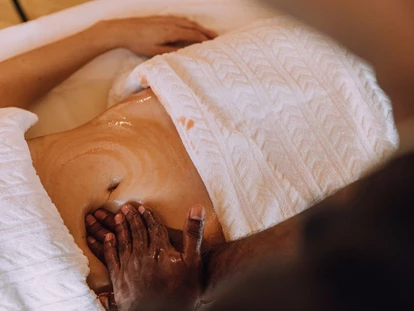 Wellnessurlaub - Babysitterservice - Ayurvedische Massage - Das Naturhotel Chesa Valisa****s