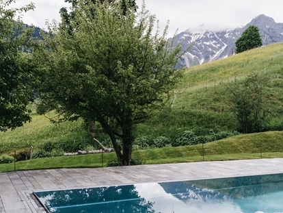 Wellnessurlaub - Babysitterservice - Außenpool mit Bergblick - Das Naturhotel Chesa Valisa****s