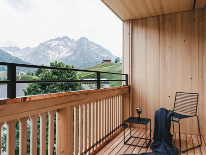 Wellnessurlaub - Babysitterservice - Balkon mit Bergblick - Das Naturhotel Chesa Valisa****s