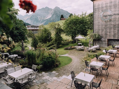 Wellnessurlaub - Babysitterservice - Terrasse mit Bergblick - Das Naturhotel Chesa Valisa****s