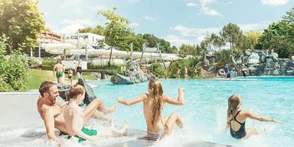 Wellnessurlaub - Restaurant - Stegersbach - Breitrutsche am Acapulcobecken - Thermenhotel Vier Jahreszeiten Loipersdorf