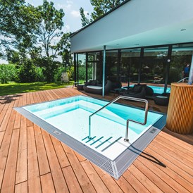 Wellnesshotel: Relax-Outdoor-Pool im Wellness- und Saunaparc - VILA VITA Pannonia