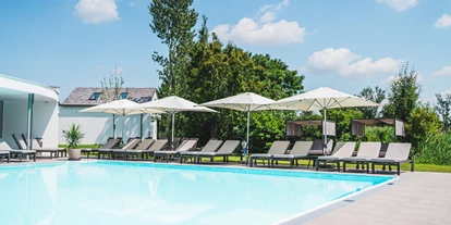 Wellnessurlaub - Umgebungsschwerpunkt: am Land - Gramatneusiedl - Outdoor-Pool von Innen begehbar - VILA VITA Pannonia