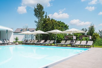 Wellnesshotel: Outdoor-Pool von Innen begehbar - VILA VITA Pannonia