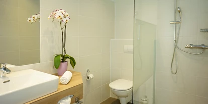 Wellnessurlaub - Umgebungsschwerpunkt: am Land - Gramatneusiedl - Bungalow B1 - Badezimmer - VILA VITA Pannonia
