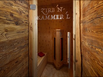 Alm- & Wellnesshotel Alpenhof Saunen und Bäder im Detail Infrarotkabine
