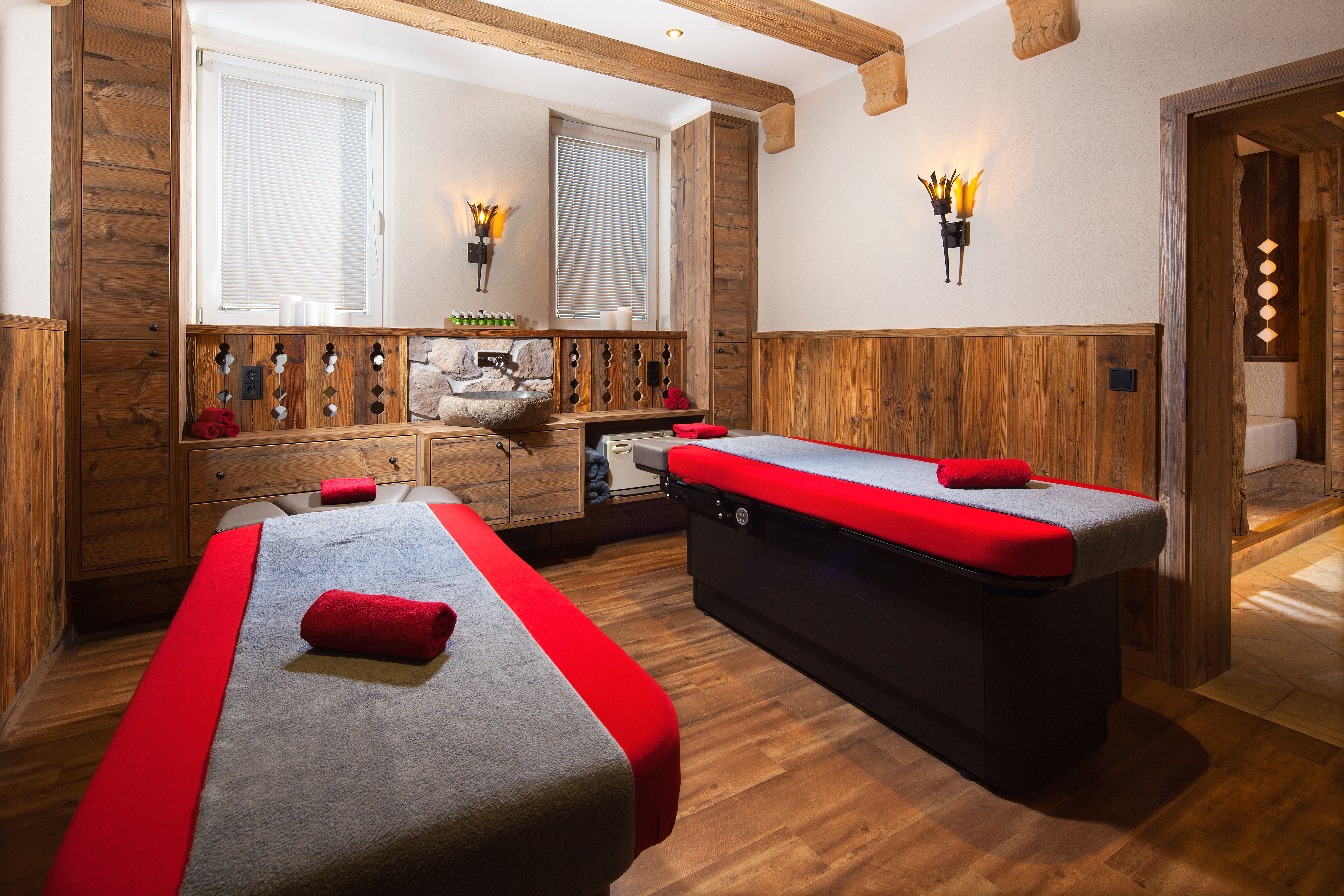Wellnesshotel: Massageraum - Alm- & Wellnesshotel Alpenhof
