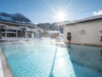 Wellnessurlaub - Day SPA - Altenmarkt im Pongau - Freibad im Winter - Alm- & Wellnesshotel Alpenhof
