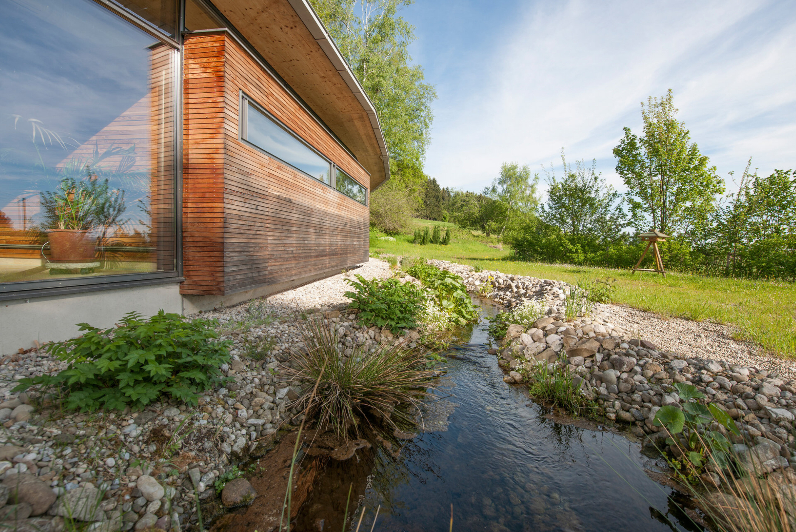 Wellnessurlaub - Region Schwaben - Bad Clevers Quelle mit dem zugehörigen Bachlauf - BAD CLEVERS Health Resort & Medical SPA