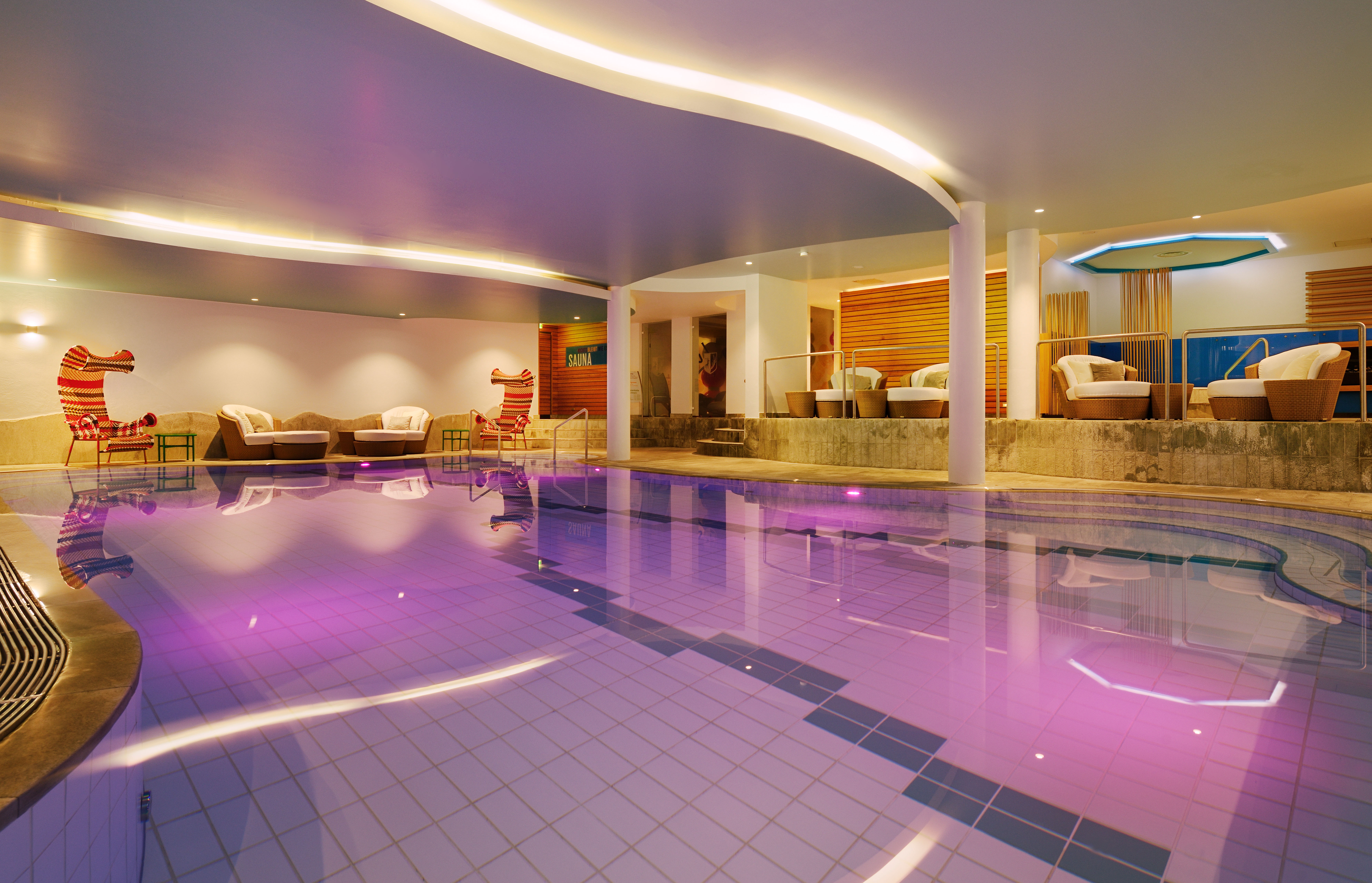 Wellnesshotel: Innenpool - Berghotel Maibrunn
