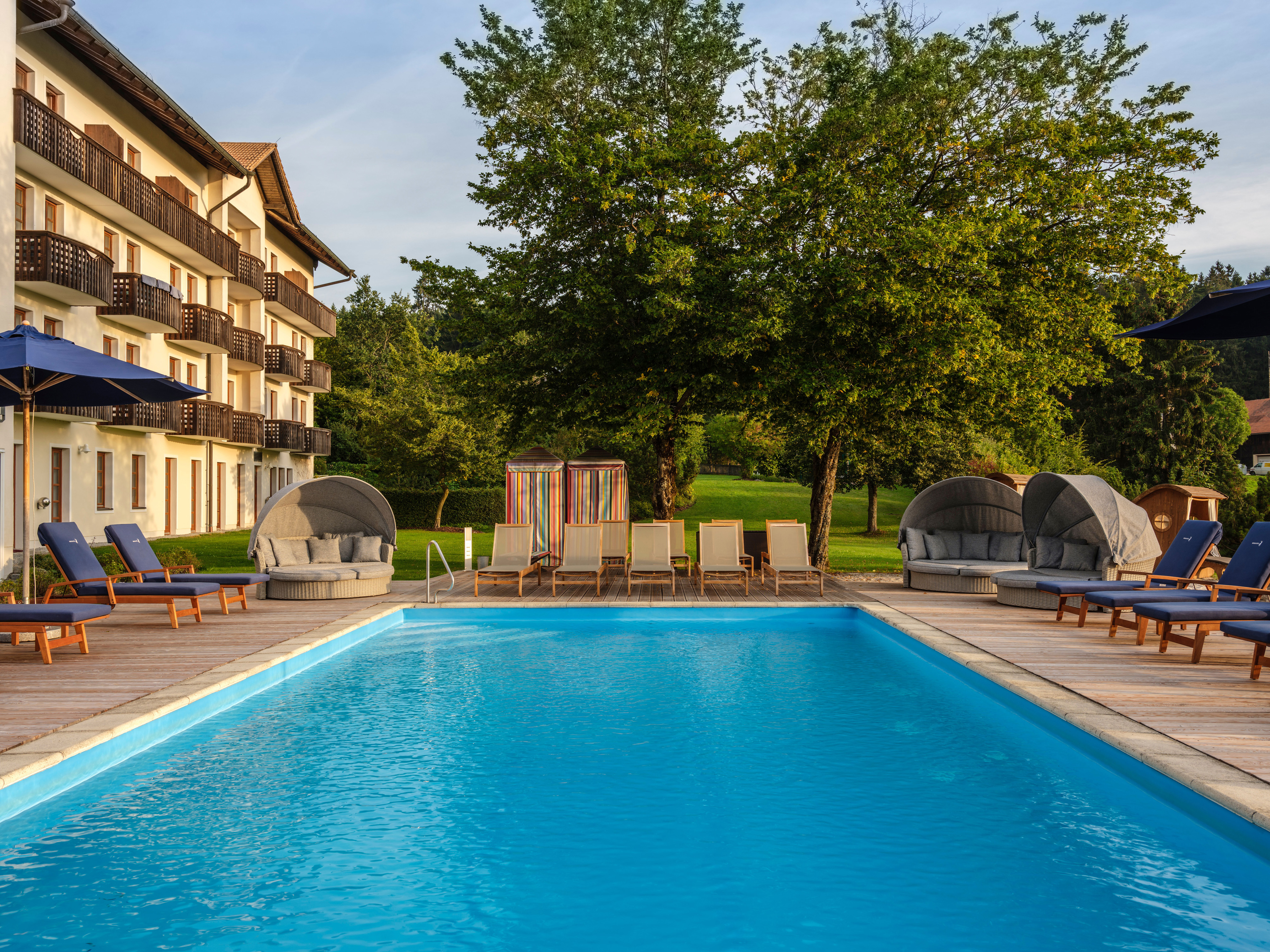 Wellnesshotel: Außenpool - Berghotel Maibrunn
