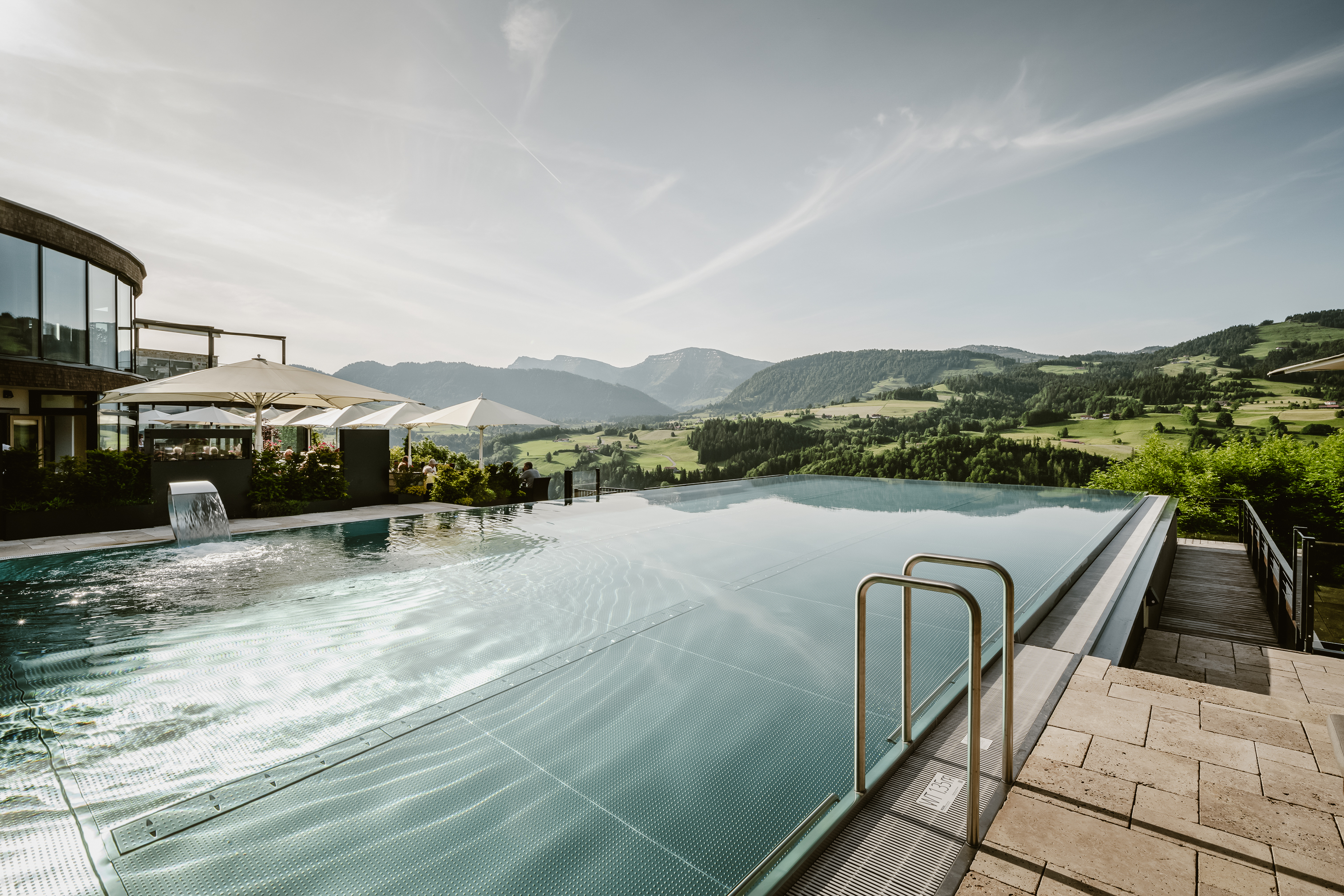 Wellnessurlaub - Pools: Infinity Pool - Allgäu - Sport-Infinity-Pool - Bergkristall - Mein Resort im Allgäu