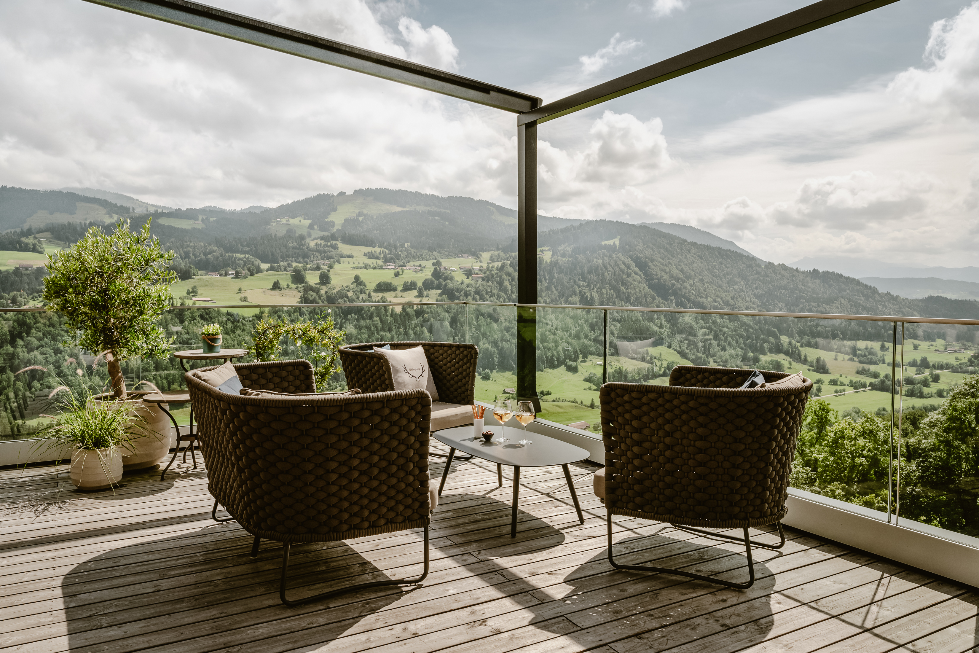 Wellnesshotel: Terrasse "Weitblick" - Bergkristall - Mein Resort im Allgäu - Hotel | Umgebung