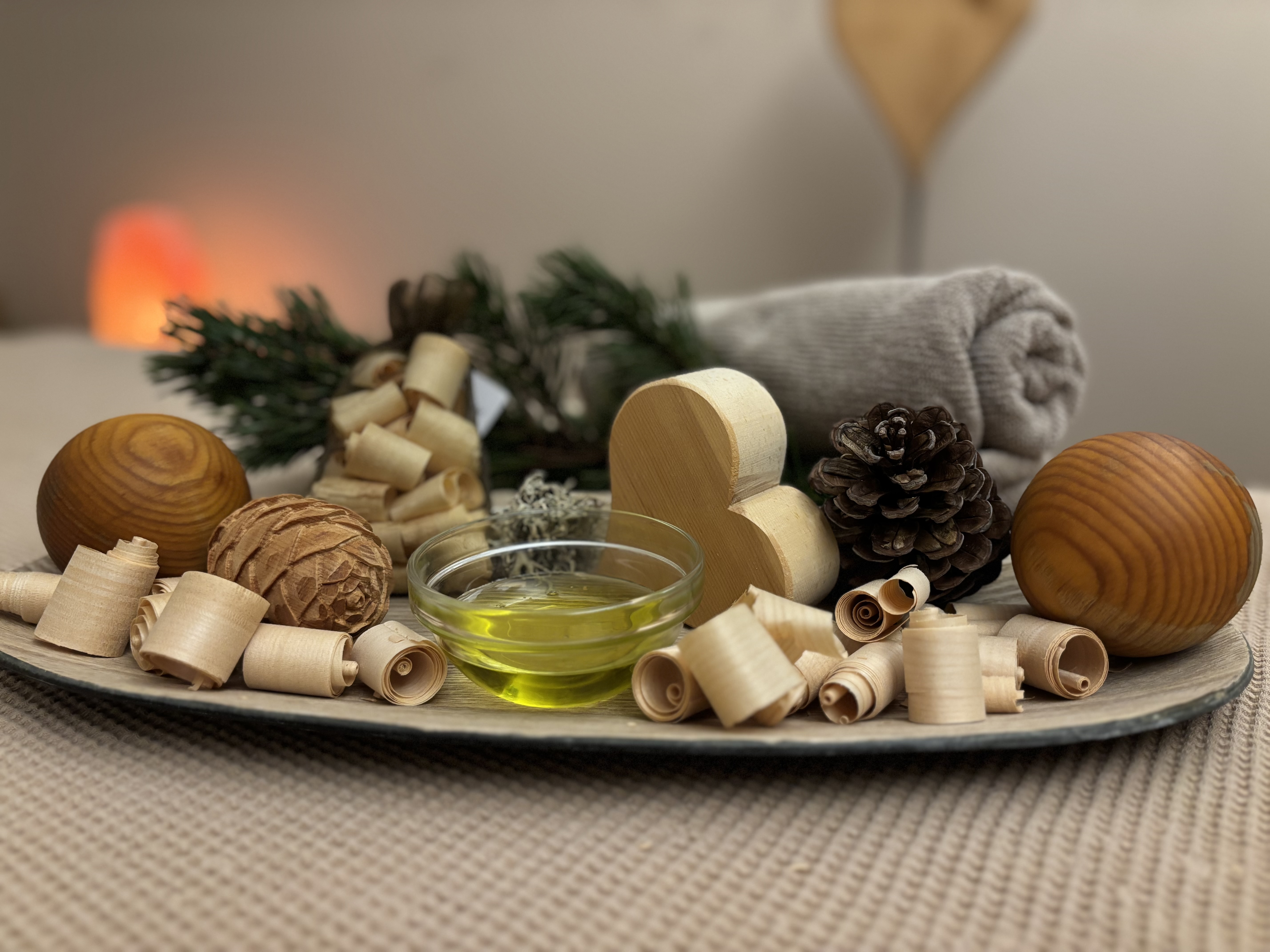 Wellnesshotel: Zirbenöl-Ganzkörpermassage mit naturreinem alpinem Zirbenöl. Genuss für Herz und Seele! - Biohotel Eggensberger**** - Hotel | Umgebung, Sauna | Spa