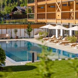 Wellnesshotel: Gartenpool für Abkühlung und zum ausgedehnten Schwimmen - Natur Resort Rissbacher