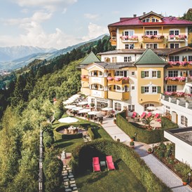 Wellnesshotel: Hotelansicht Sommer  - Hotel AlpenSchlössl