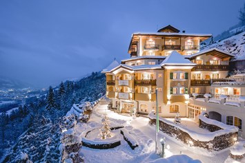 Wellnesshotel: Hotelansicht Winter - Hotel AlpenSchlössl