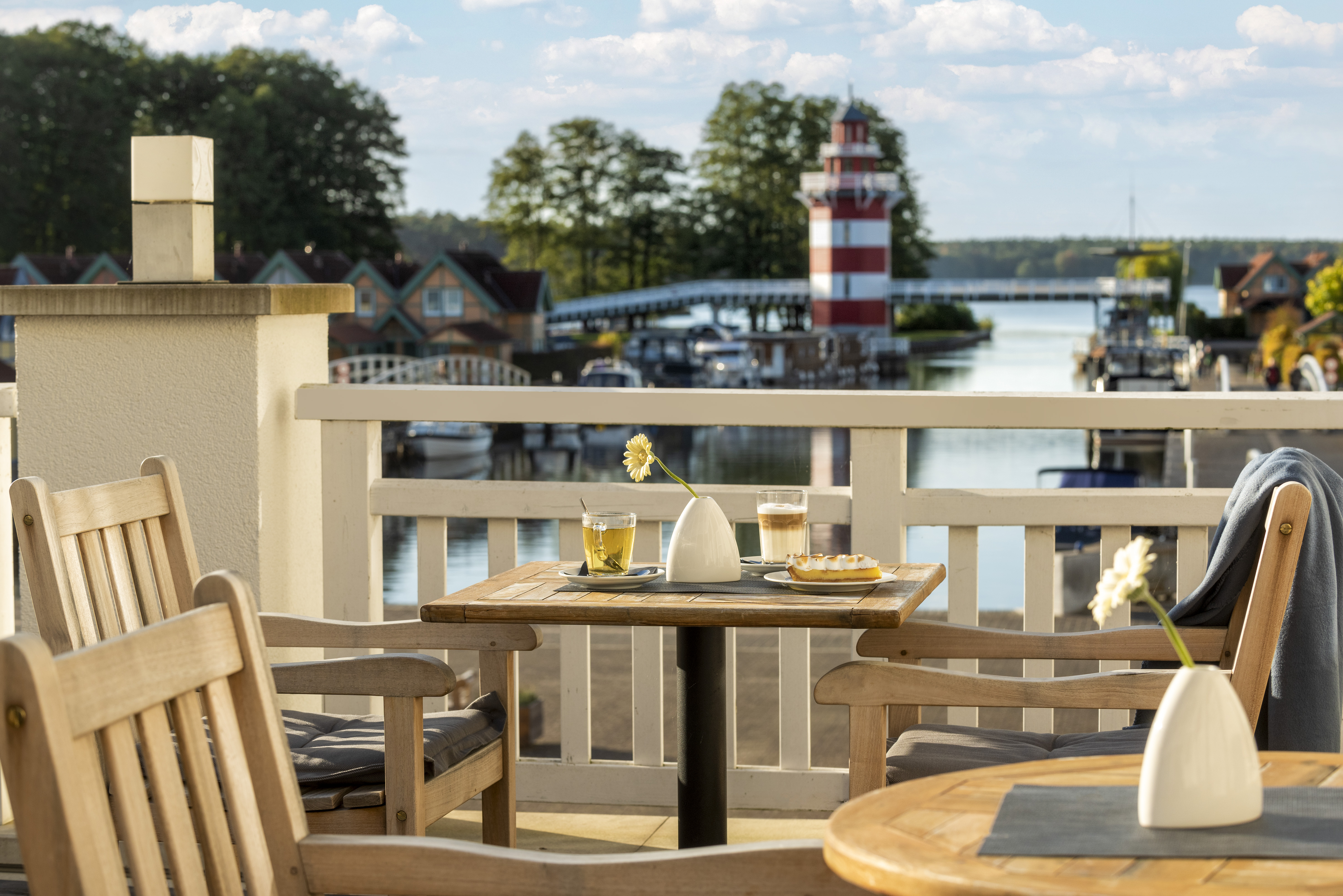 Wellnesshotel: Terrasse - Sunday Resort Rheinsberg - Hotel | Umgebung
