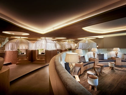 Wellnessurlaub - Private Spa - Otterbach (Sankt Florian am Inn) - Raum der Stille mit Kuschelnestern und Heubett - 5* Wellness- & Sporthotel Jagdhof