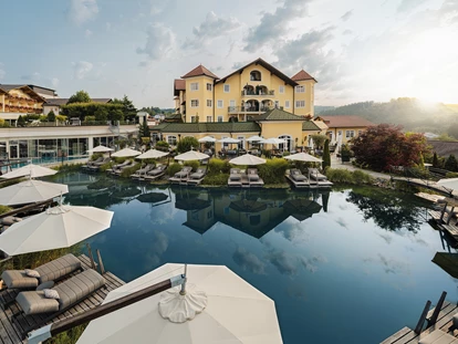 Wellnessurlaub - Private Spa - Otterbach (Sankt Florian am Inn) - Überblick Naturbadesee - 5* Wellness- & Sporthotel Jagdhof