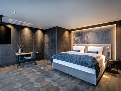 Wellnessurlaub - Private Spa - Otterbach (Sankt Florian am Inn) - Schlafzimmer Luxury-Suite - 5* Wellness- & Sporthotel Jagdhof