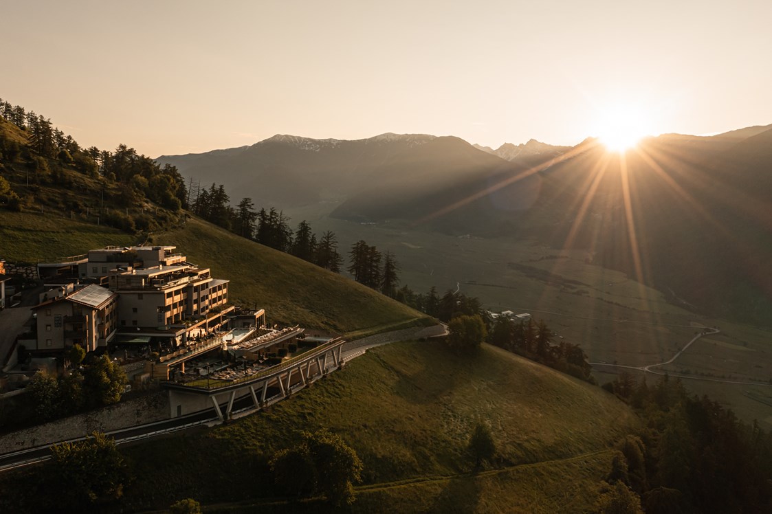 Wellnesshotel: Außenansicht Hotel - Morgenstimmung - DAS GERSTL Alpine Retreat