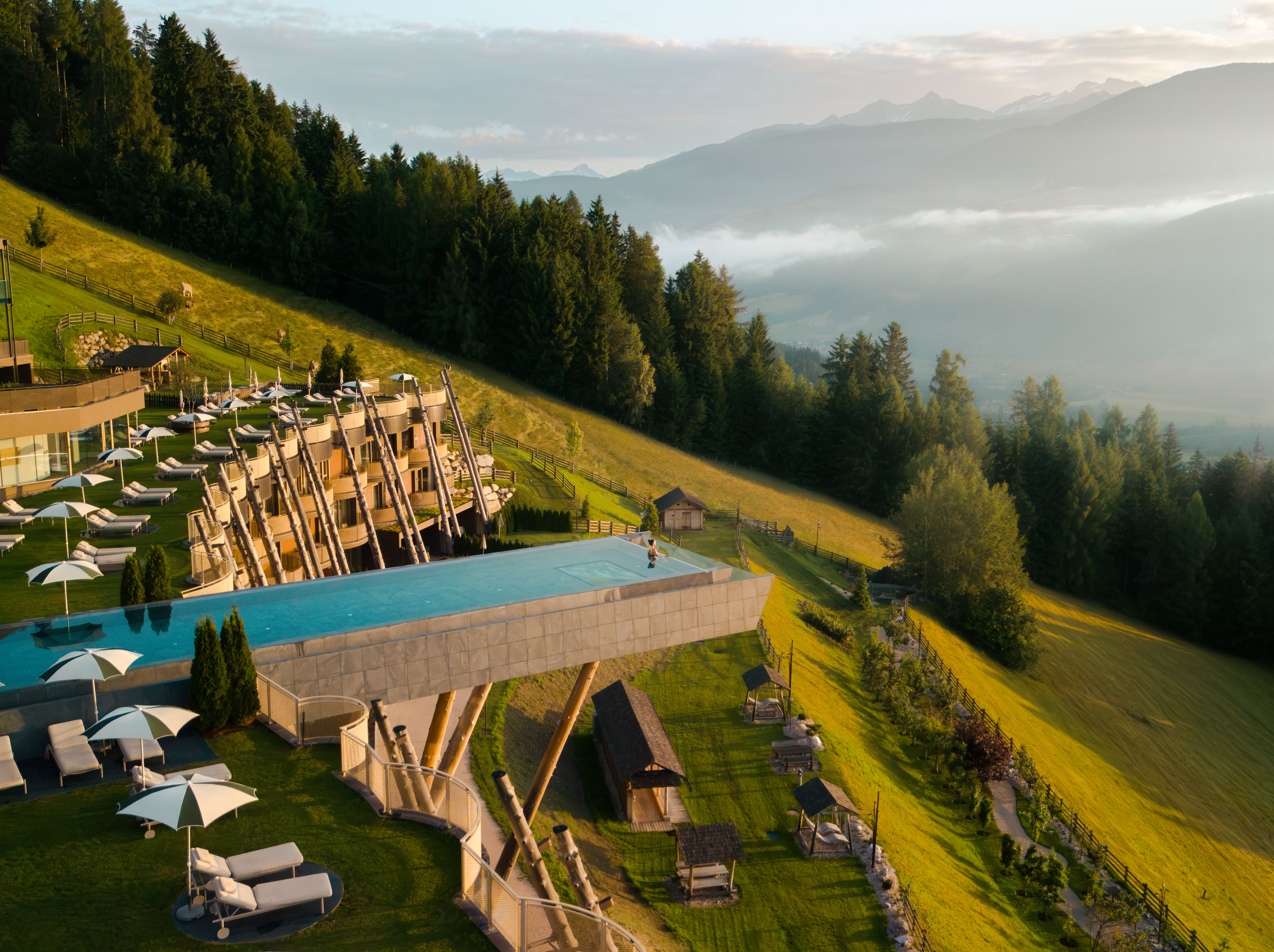 Wellnessurlaub - Pools: Infinity Pool - Alta Badia - Hotel Hubertus