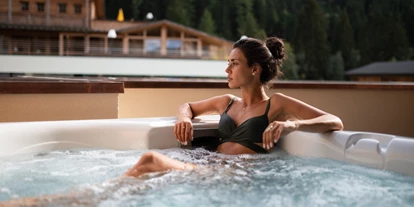 Wellnessurlaub - Corvara in Badia - Nature Jacuzzi Suite - Alpine Nature Hotel Stoll