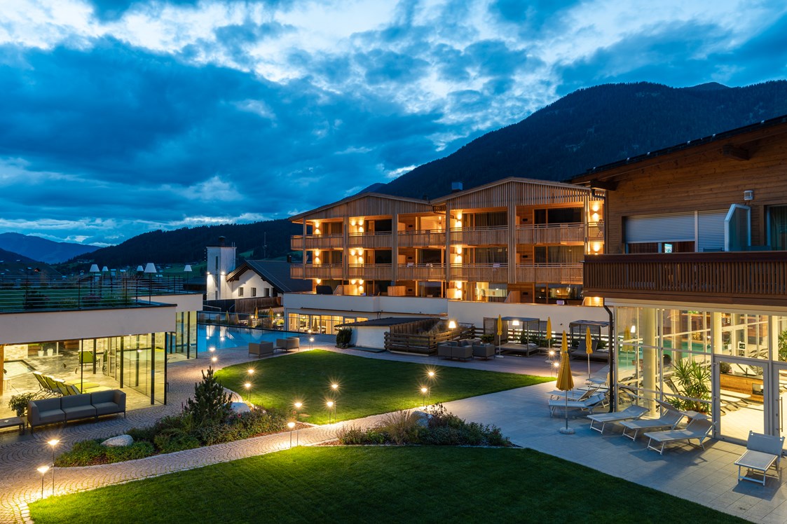 Wellnesshotel: Innenhof  - Alpine Nature Hotel Stoll