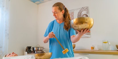 Wellnessurlaub - Hotelbar - Ubstadt-Weiher - Ayurvedabehandlung im Wellnesshotel Rothfuss - Wellnesshotel Rothfuss