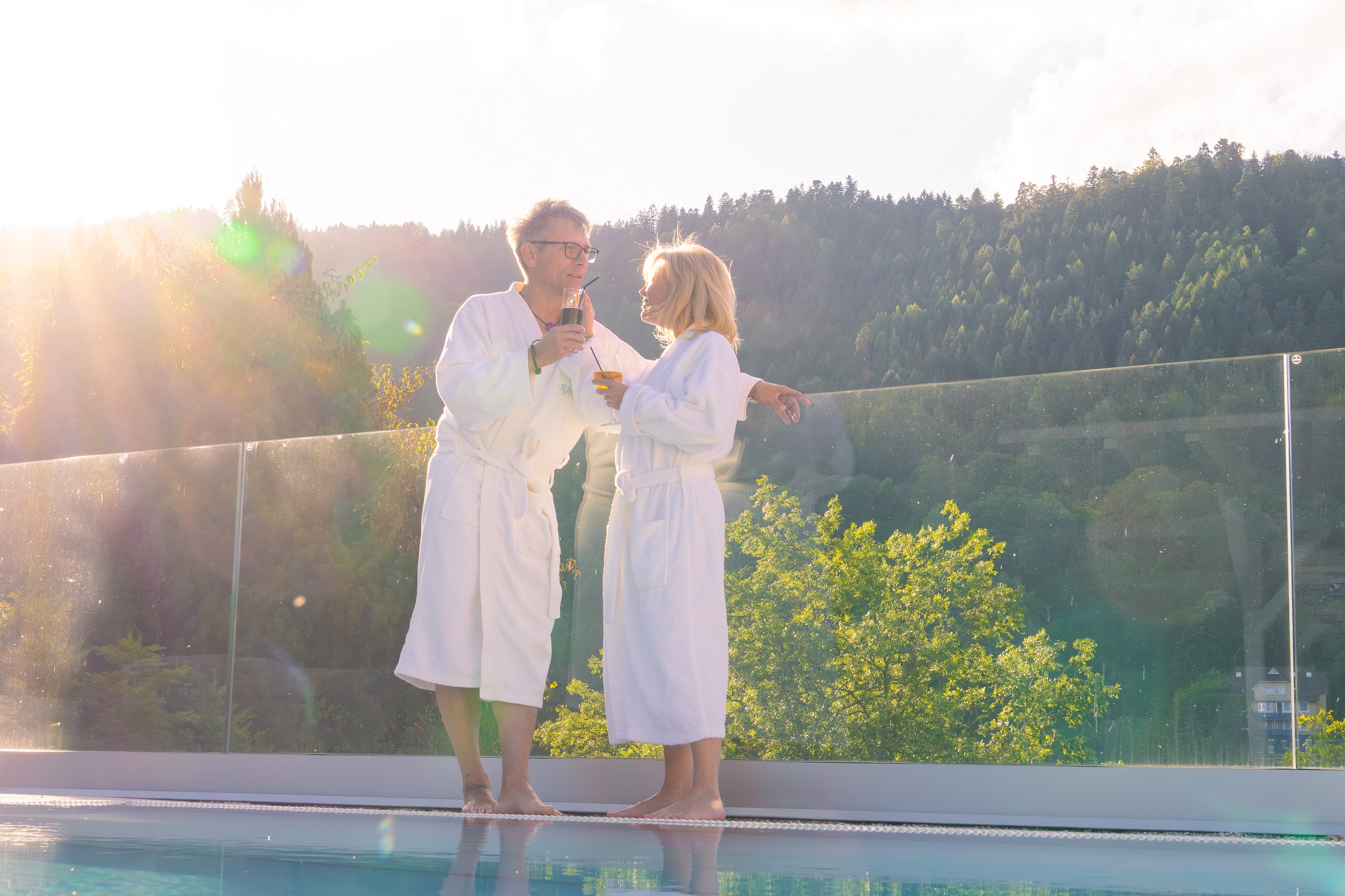 Wellnesshotel: Abendstimmung am Infinity Außenpool  - Wellnesshotel Rothfuss