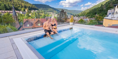 Wellnessurlaub - Hotelbar - Ubstadt-Weiher - beheitzter Infinity Pool - Wellnesshotel Rothfuss