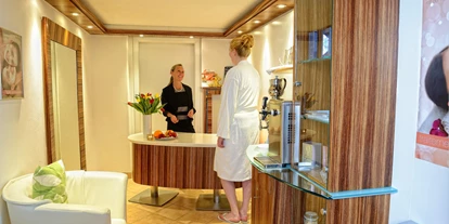 Wellnessurlaub - Hotelbar - Ubstadt-Weiher - Empfang Wellness - Wellnesshotel Rothfuss