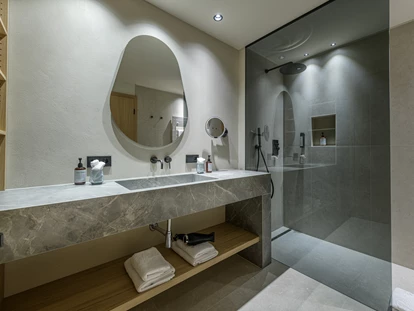 Wellnessurlaub - Babysitterservice - Badezimmer - Hotel das Paradies