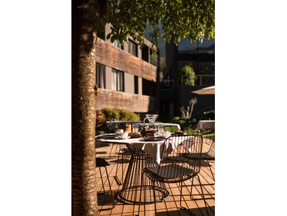 Wellnessurlaub - Dorf Tirol - Frühstücksterrasse - Design Hotel Tyrol