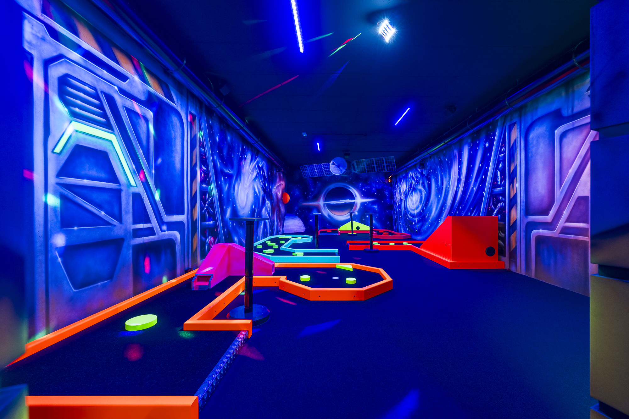 Wellnesshotel: Hotel Prokulus Blacklight Indoor Minigolf - Familien- & Wellnesshotel Prokulus