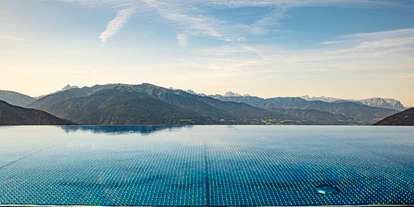 Wellnessurlaub - Oberbozen - Sky Pool - SONNENBERG | Panorama Dolomites Wellbeing