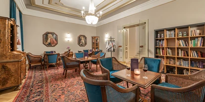 Wellnessurlaub - Dorf Tirol - Library - Hotel Adria