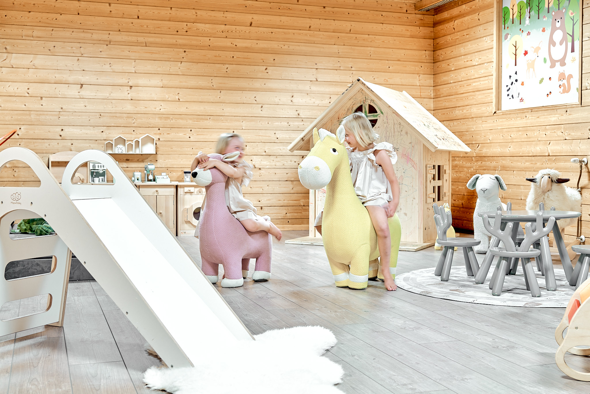 Wellnesshotel: Kinderraum - Aktiv & Spa Hotel Alpenrose - Hotel | Umgebung