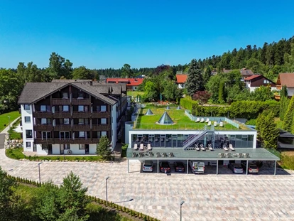 Wellnessurlaub - Hotel-Schwerpunkt: Wellness & Beauty - Hildrizhausen - Außenansicht im Hotel  - Wellnesshotel Hohenrodt ****