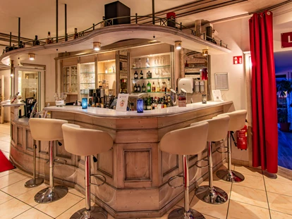 Wellnessurlaub - Hotel-Schwerpunkt: Wellness & Beauty - Hildrizhausen - Rezeption und Bar - Wellnesshotel Hohenrodt ****