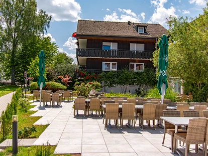 Wellnessurlaub - Hotel-Schwerpunkt: Wellness & Beauty - Hildrizhausen - Außenterrasse Restaurant  - Wellnesshotel Hohenrodt ****