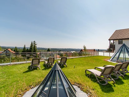 Wellnessurlaub - Hotel-Schwerpunkt: Wellness & Beauty - Hildrizhausen - Panorama-Liegewiese - Wellnesshotel Hohenrodt ****