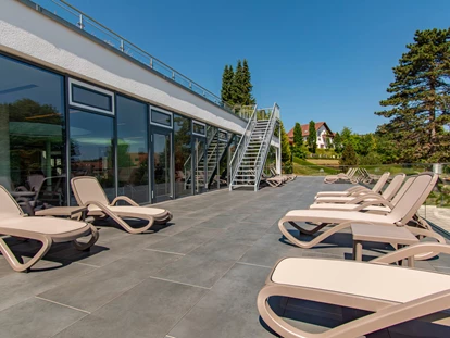 Wellnessurlaub - Hotel-Schwerpunkt: Wellness & Beauty - Hildrizhausen - Außenliegebereich Terrasse  - Wellnesshotel Hohenrodt ****
