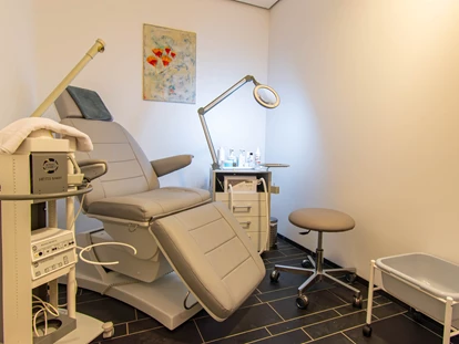Wellnessurlaub - Hotel-Schwerpunkt: Wellness & Beauty - Hildrizhausen - Kosmetikraum  - Wellnesshotel Hohenrodt ****