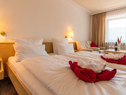 Wellnessurlaub - Hotel-Schwerpunkt: Wellness & Beauty - Hildrizhausen - Kinzigtal-Doppelzimmer Innenansicht  - Wellnesshotel Hohenrodt ****