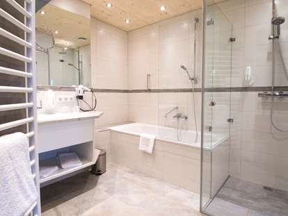 Wellnessurlaub - Seminarraum - Schallstadt - Badbeispiel Deluxe - Wellnesshotel Sonnenhof & Sonnhalde