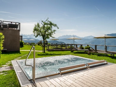 Wellnesshotel: Whirlpool with 35 degrees  - Hotel Belvedere